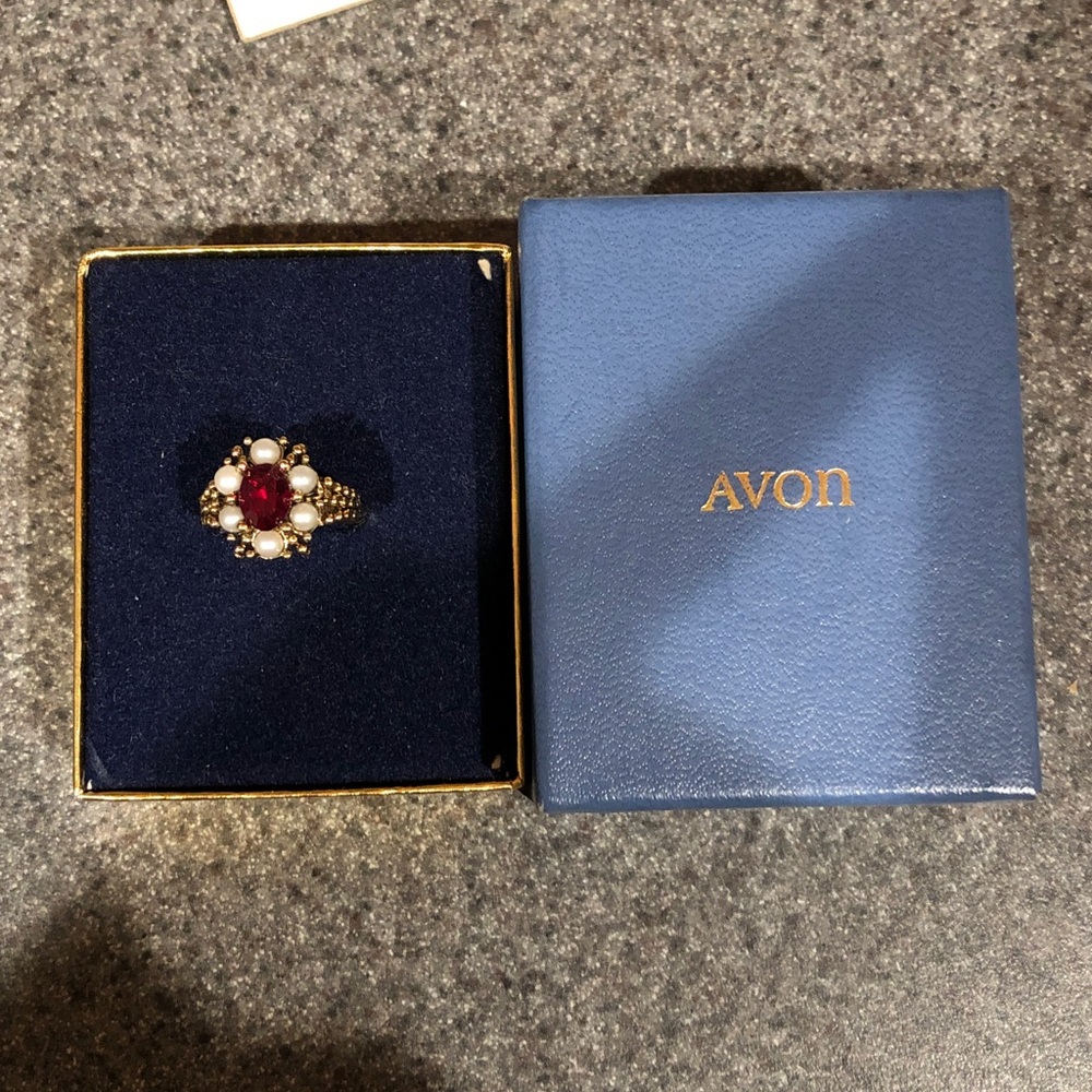 Avon ring - Picture 2 of 2
